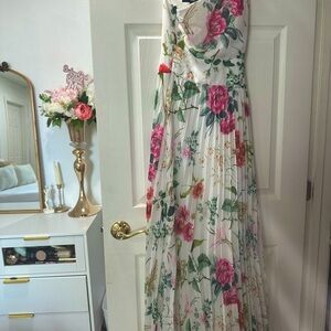 Betsy and Adam One Shoulder Cut Out Chiffon
Size: 6